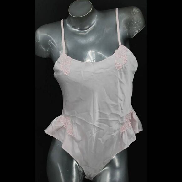 Vintage Amaretta Lingerie Teddy Romper Pink Small USA.


Sku RR19 - Picture 1 of 10